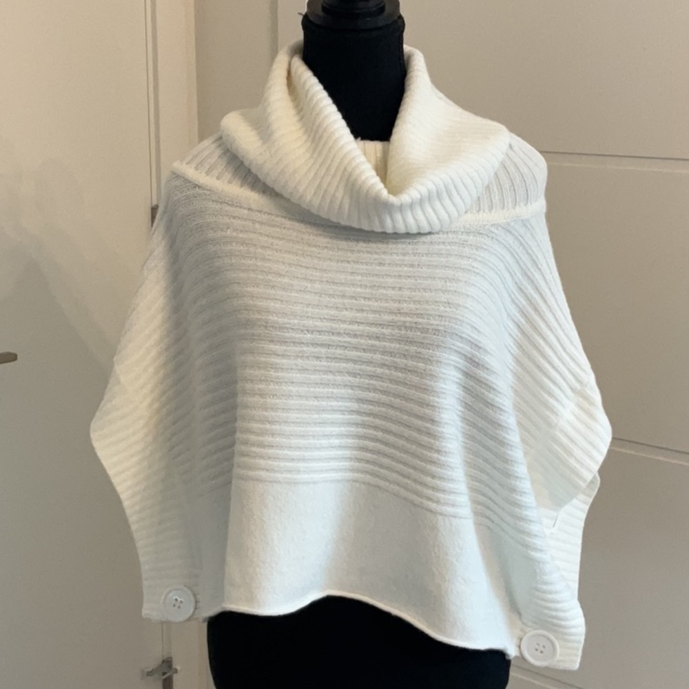 TEABERRY Cream Cropped Turtleneck Poncho.